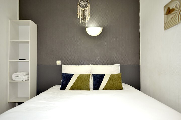 Room 5 of 32