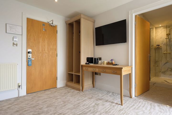 Room 17 of 68