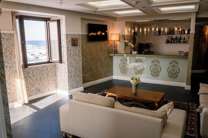 Lounge 55 of 65