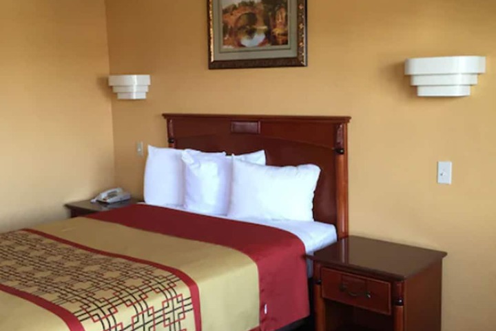 1 Queen Bed (1 of 9)