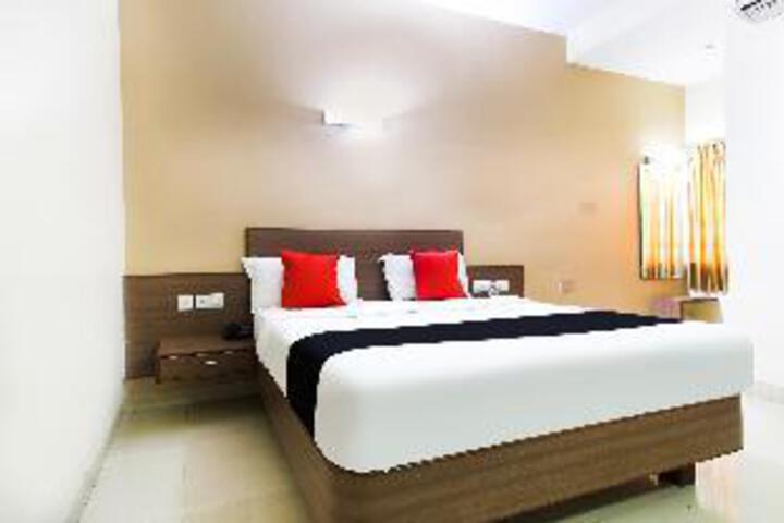 Capital O 47232 Sri Balaji Hotels