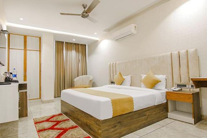 Fabhotel Prime The Eminence