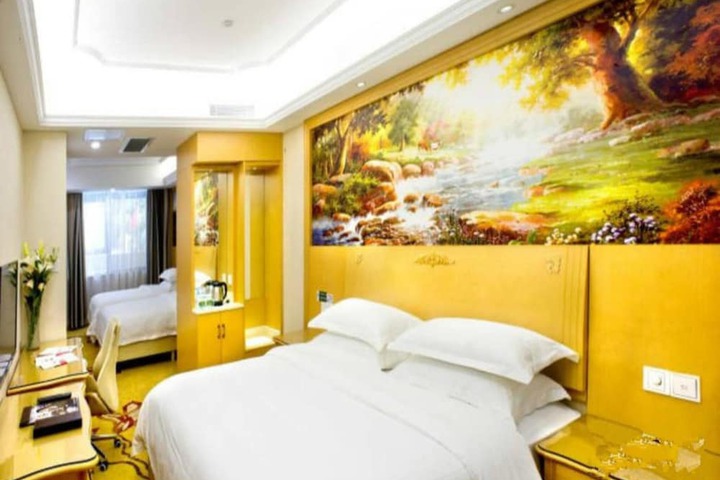 Room 13 of 31