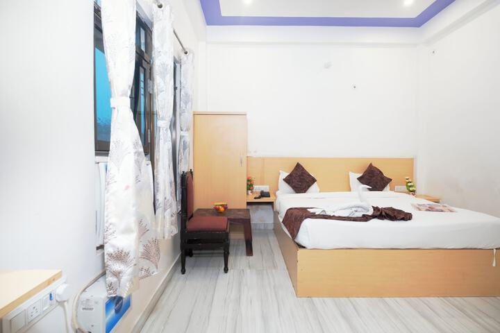 Room 4 of 30