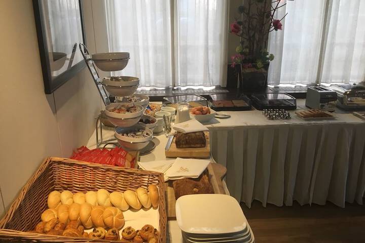 Breakfast/Coffee Service 28 of 31