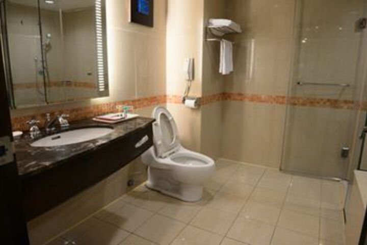 Room 15 of 82