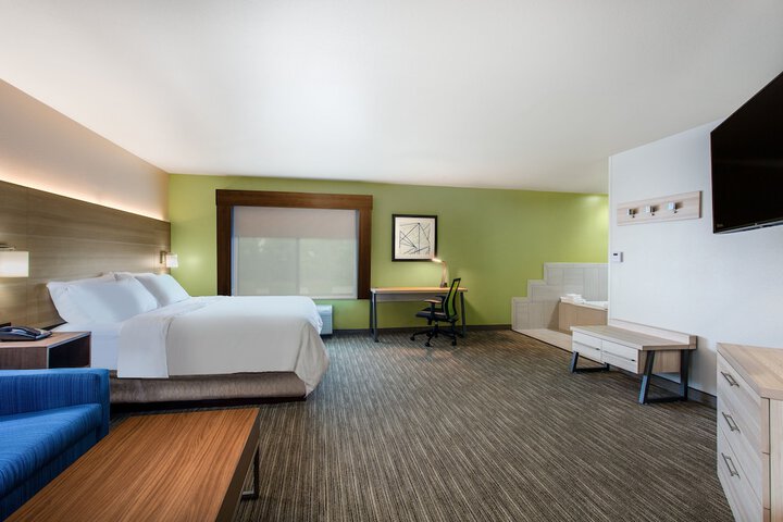 Room 16 of 38