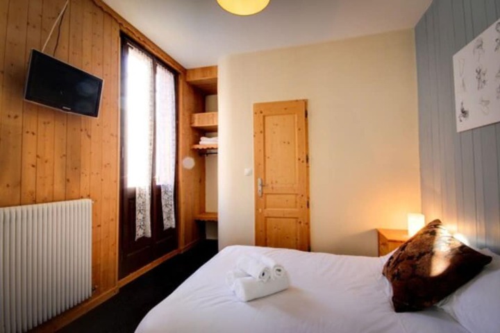 Room 8 of 33