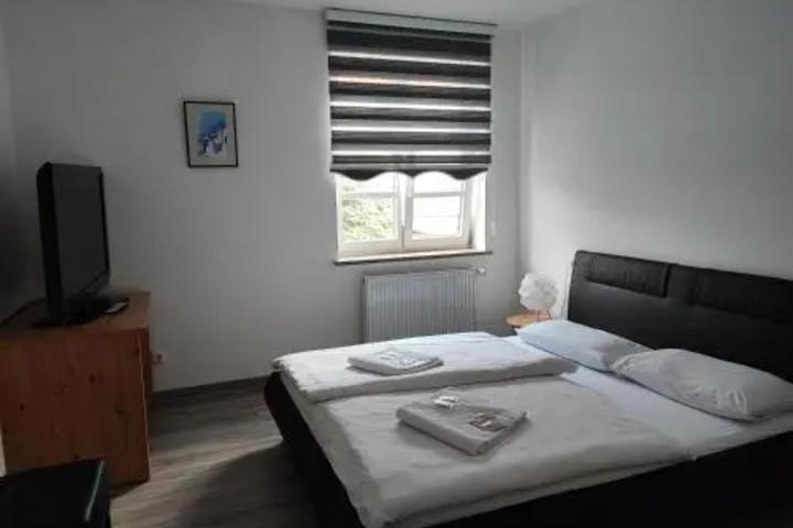 Room 6 of 13