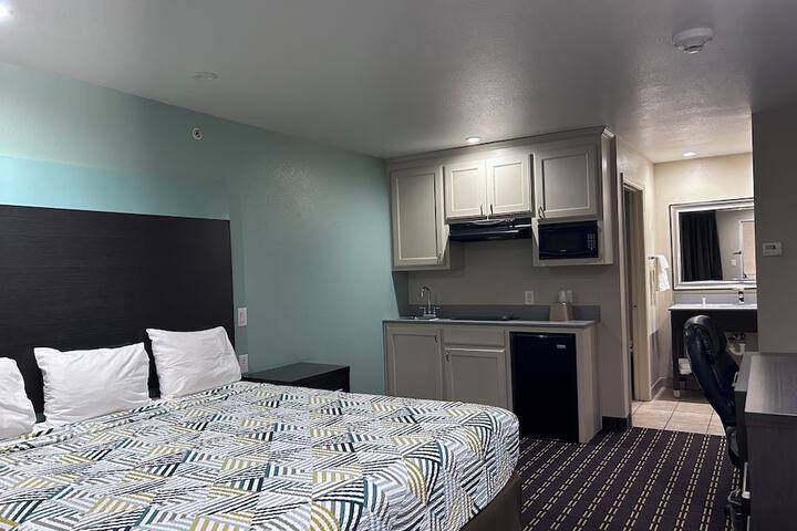 Room 27 of 42