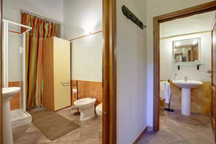 Room 4 of 166