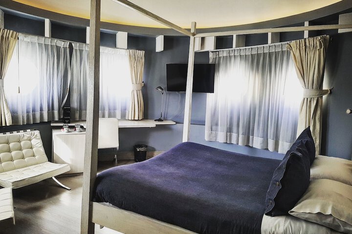 Room 6 of 30