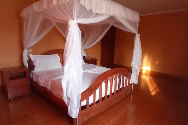 Room 4 of 5