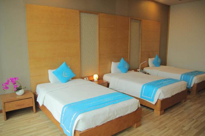 Room 28 of 63