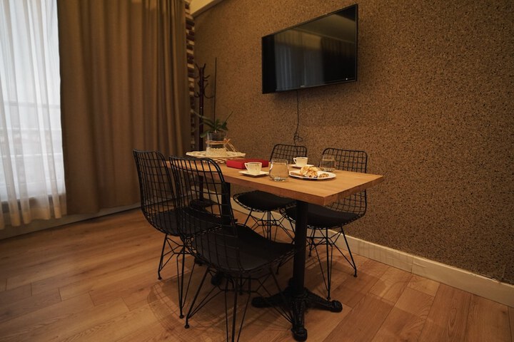 Room 13 of 85