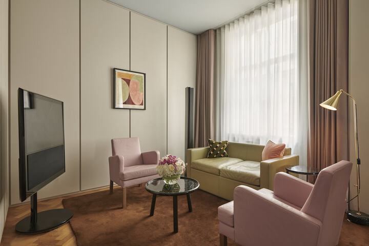 Room 50 of 241