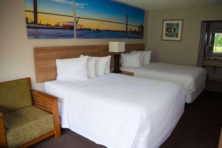 1 Queen Bed Mobility Accessible (13 of 32)