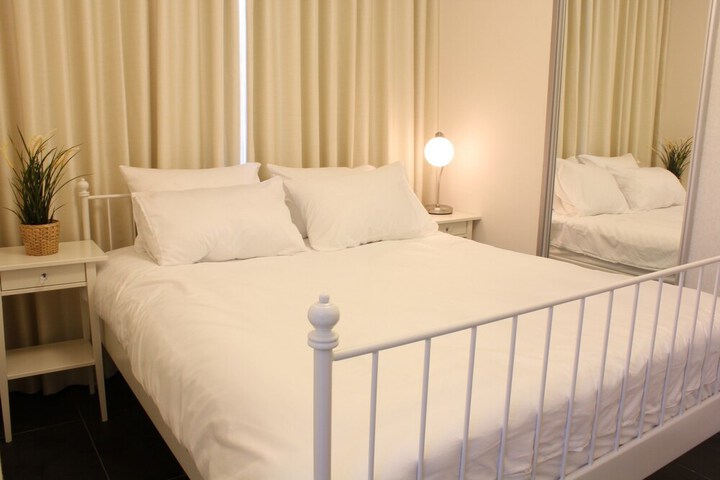 Room 2 of 83