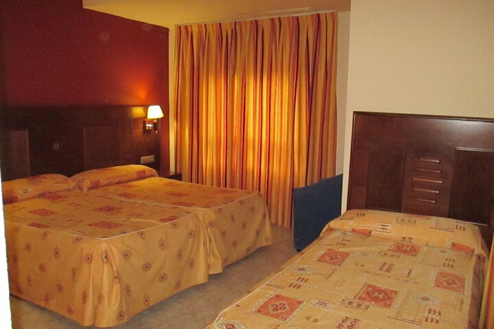 Room 9 of 37