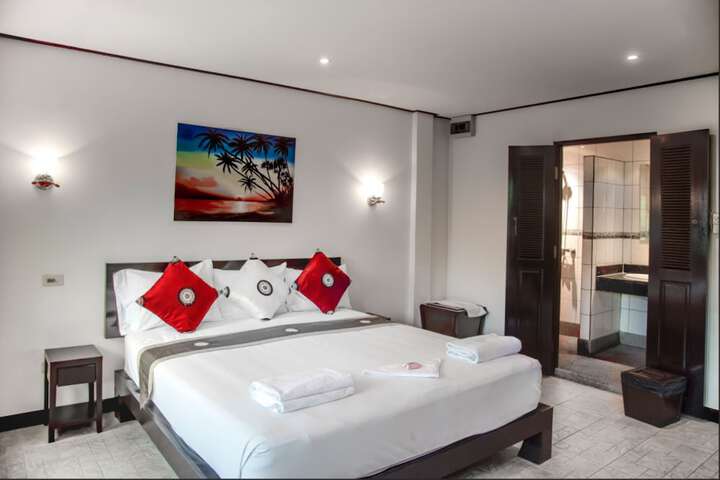 Room 26 of 33