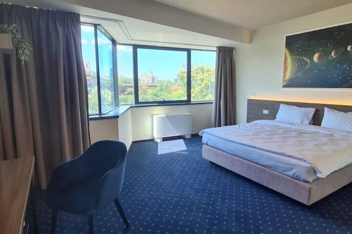 Room 14 of 21