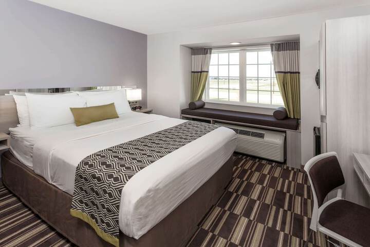 1 Queen Bed (1 of 19)