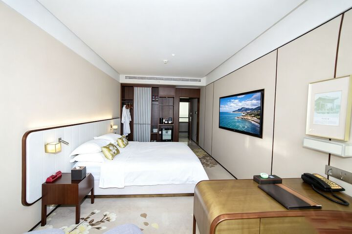 Room 35 of 66