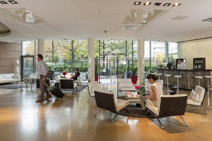 Entrance & Lobby
