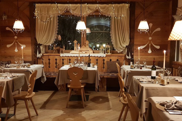Dining 40 of 51