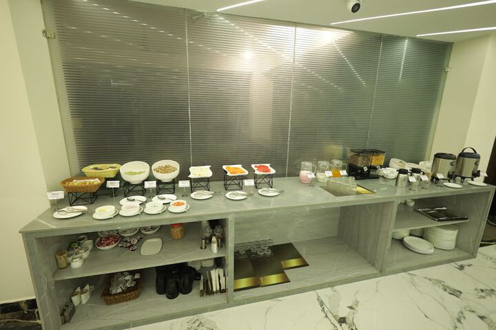 Dining 31 of 40