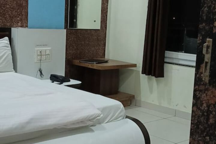 Room 17 of 37