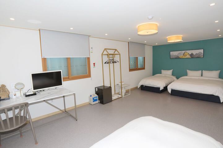 Room 9 of 34