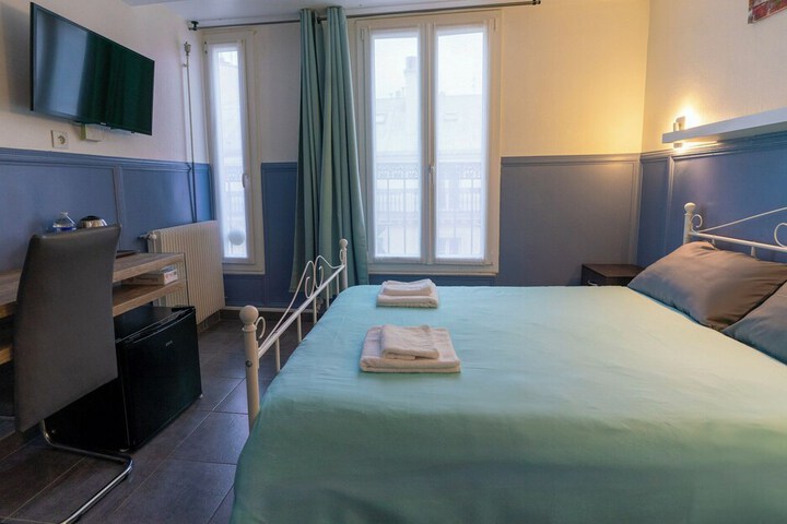 Room 11 of 25