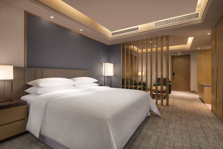 Room 10 of 46