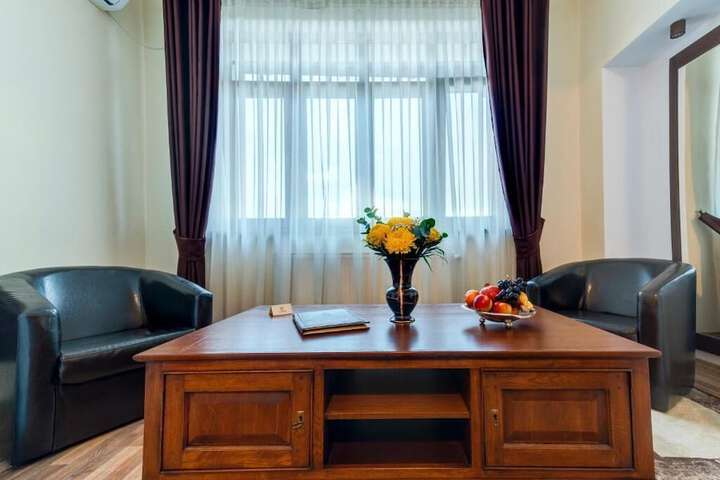 Room 27 of 90