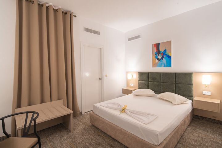 Room 4 of 48