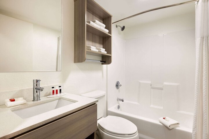 1 Queen Bed Mobility Accessible (10 of 31)