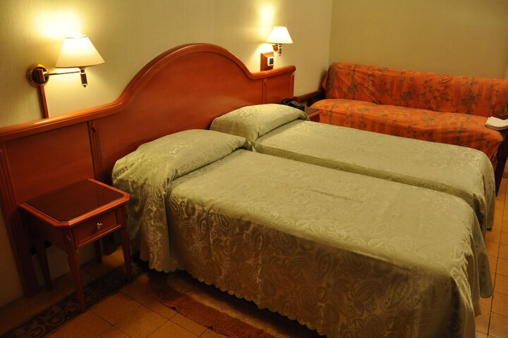 Room 13 of 24