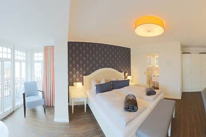 Room 15 of 32