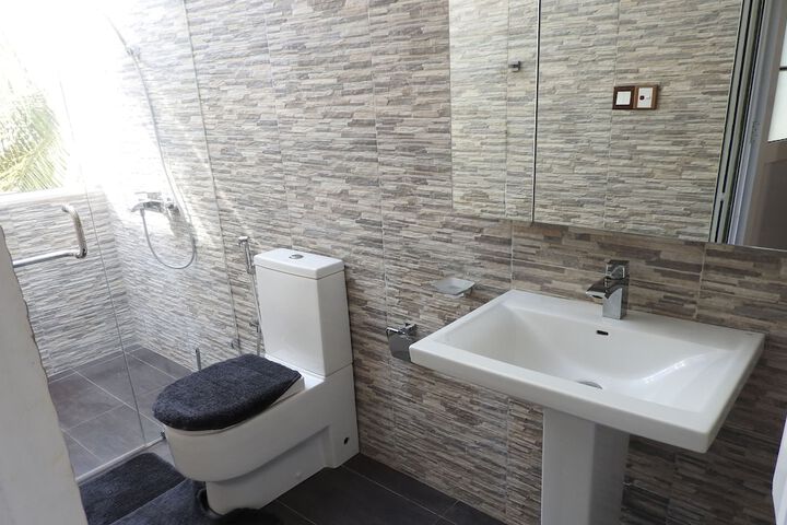 Room 18 of 28