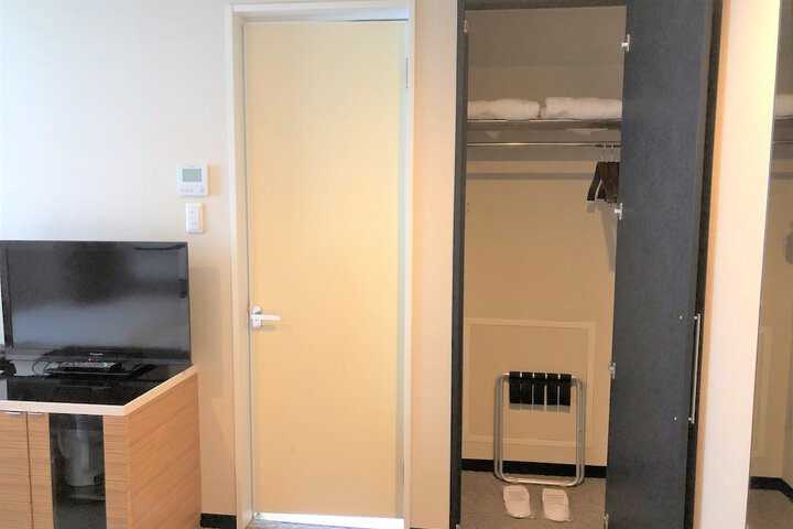 Room 17 of 72