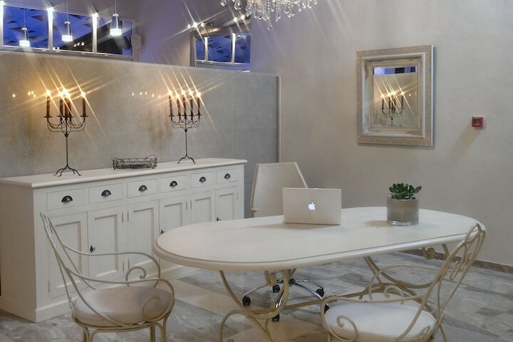 Concierge desk