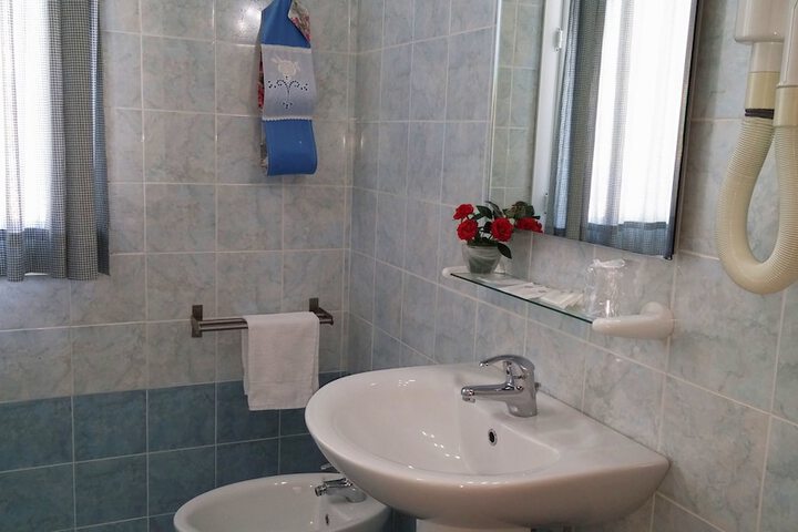 Room 121 of 170