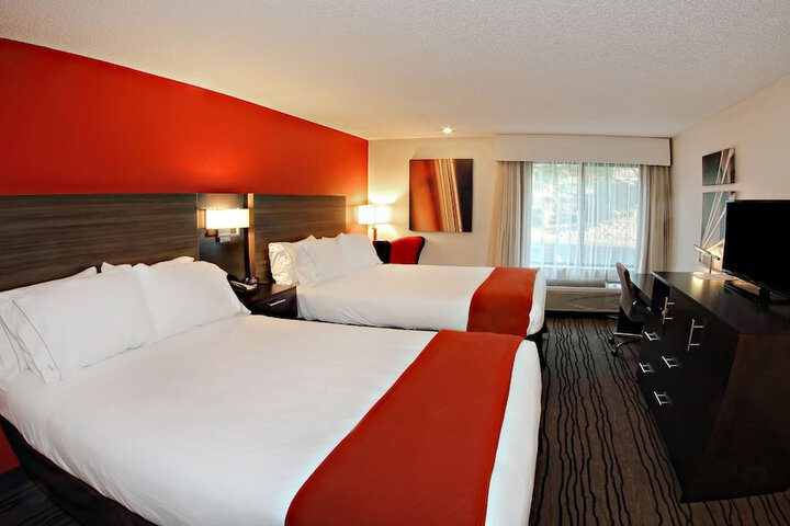 2 Double Beds (6 of 6)