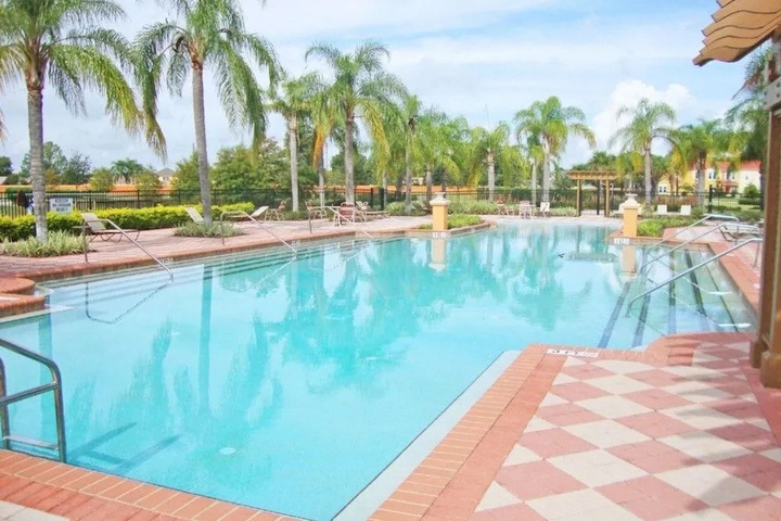 Pool 12 of 20