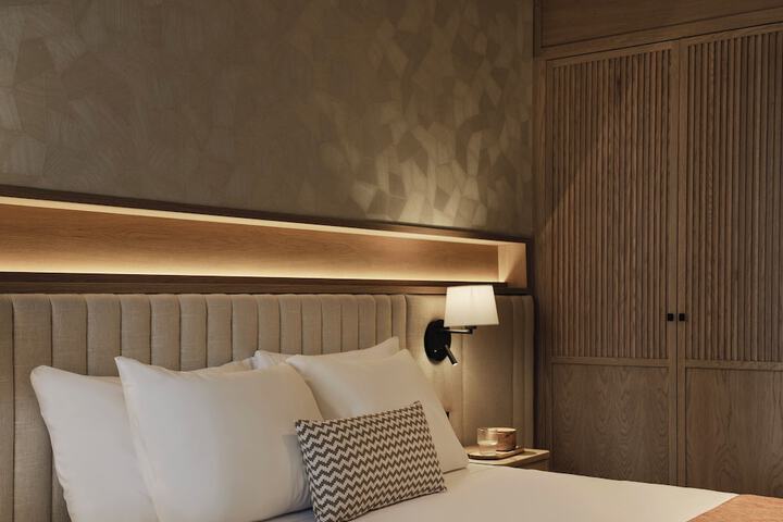Room 40 of 247