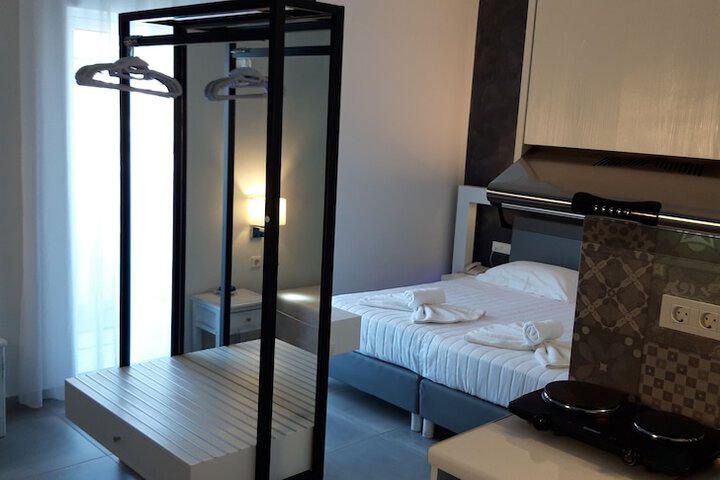 Room 76 of 172