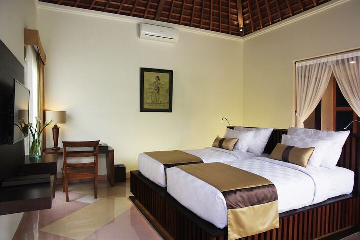 Room 8 of 28
