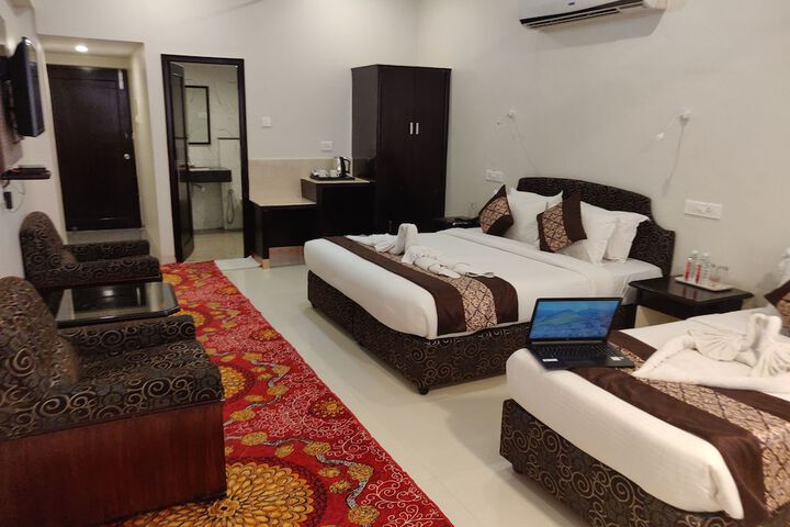 Room 52 of 103