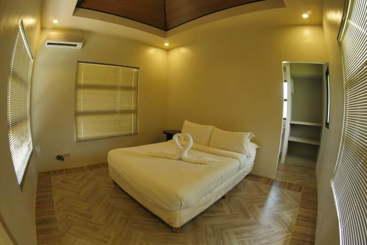 Room 3 of 23